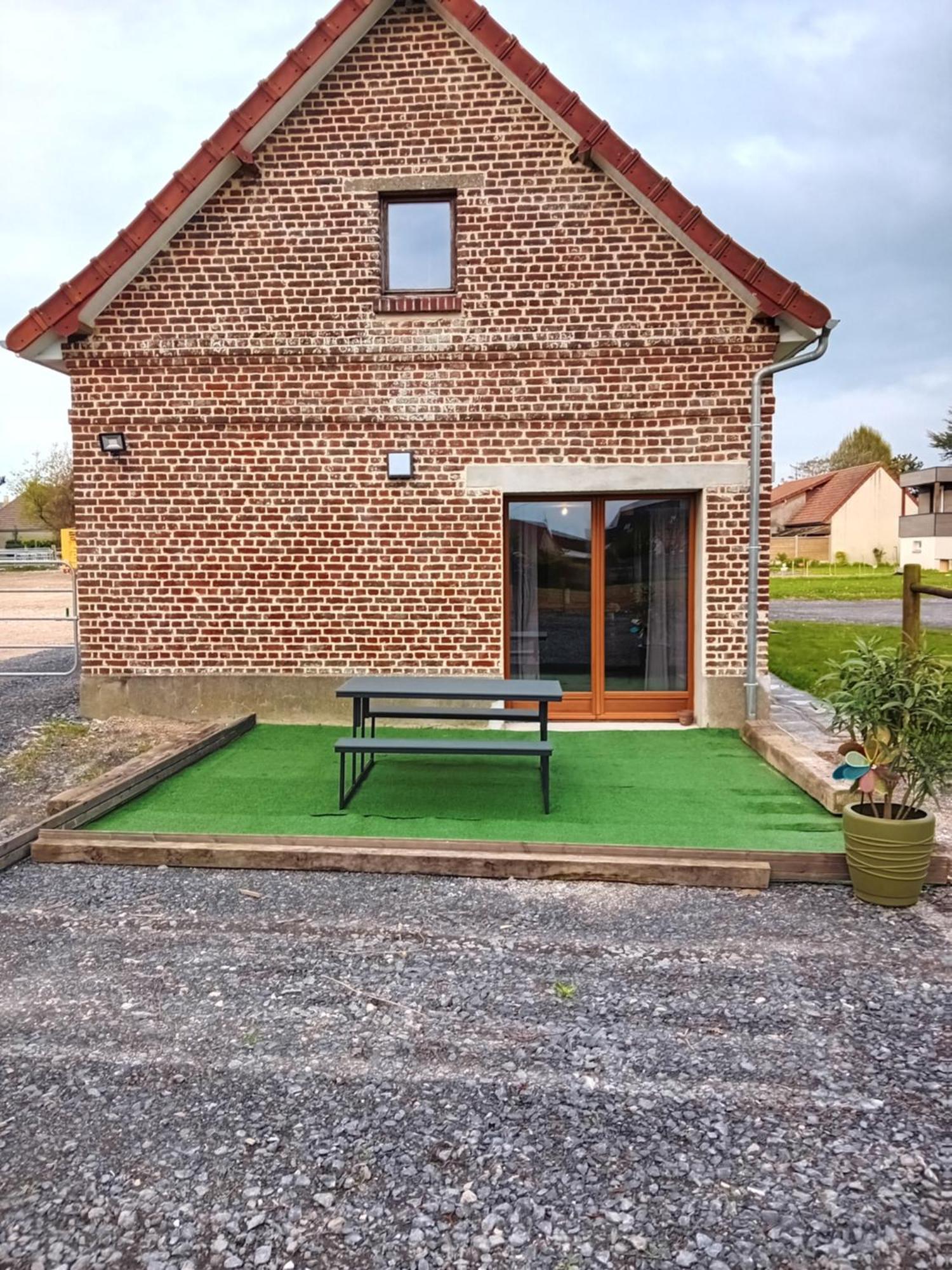 Gite Ferme Du Marronnier Derchigny Extérieur photo